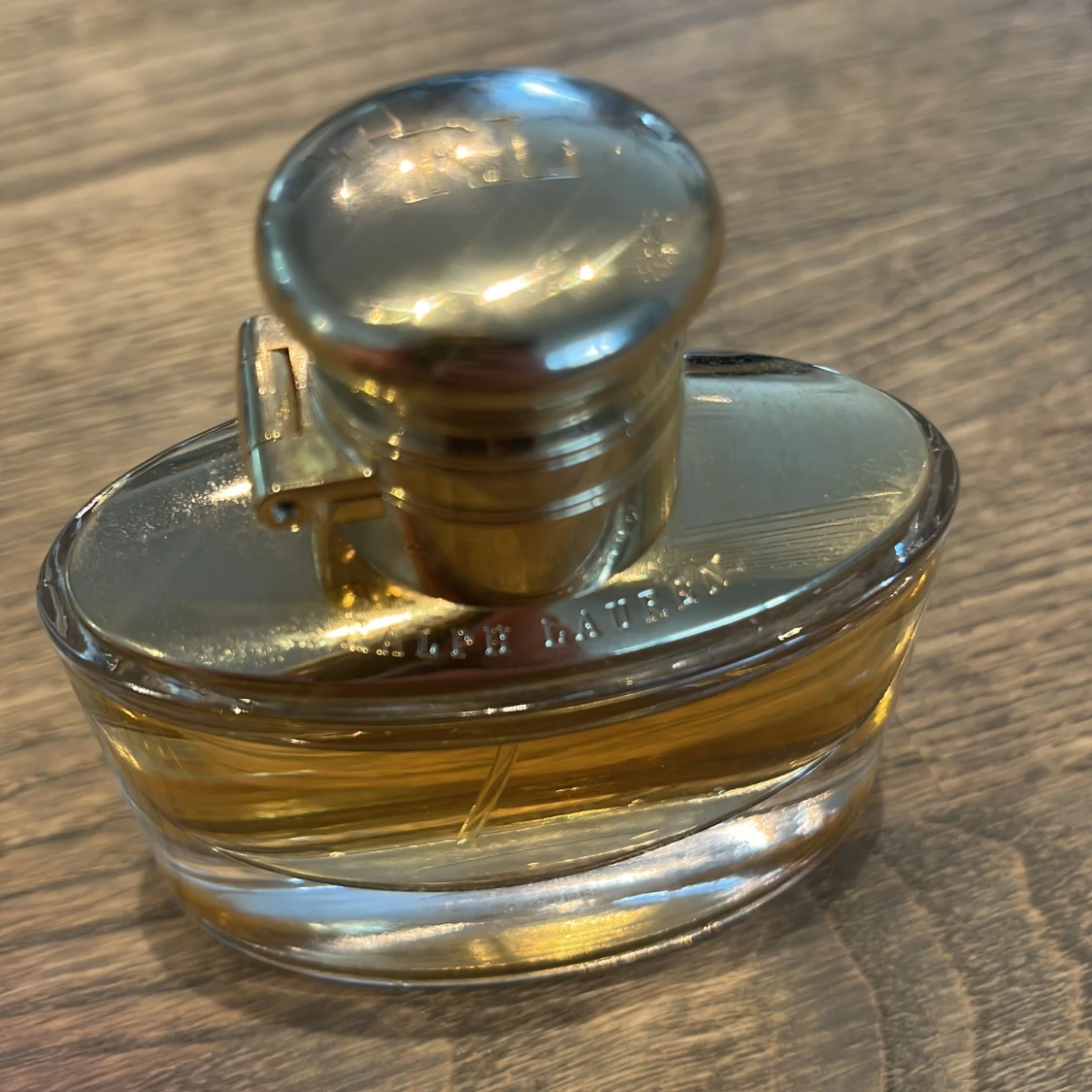 Parfym från Ralph Lauren med silverfärgat lock - 1