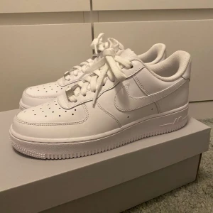 Vita Airforce 1 🤍 - Helt nya vita Nike AirForce 1 🤍Originalbox ingår! 