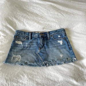 Jeanskjol från Hollister - Så fin jeanskjol från Hollister. Passar xs 🩵🩵