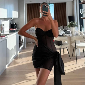 The little black dress - Går att knyta på sidan 