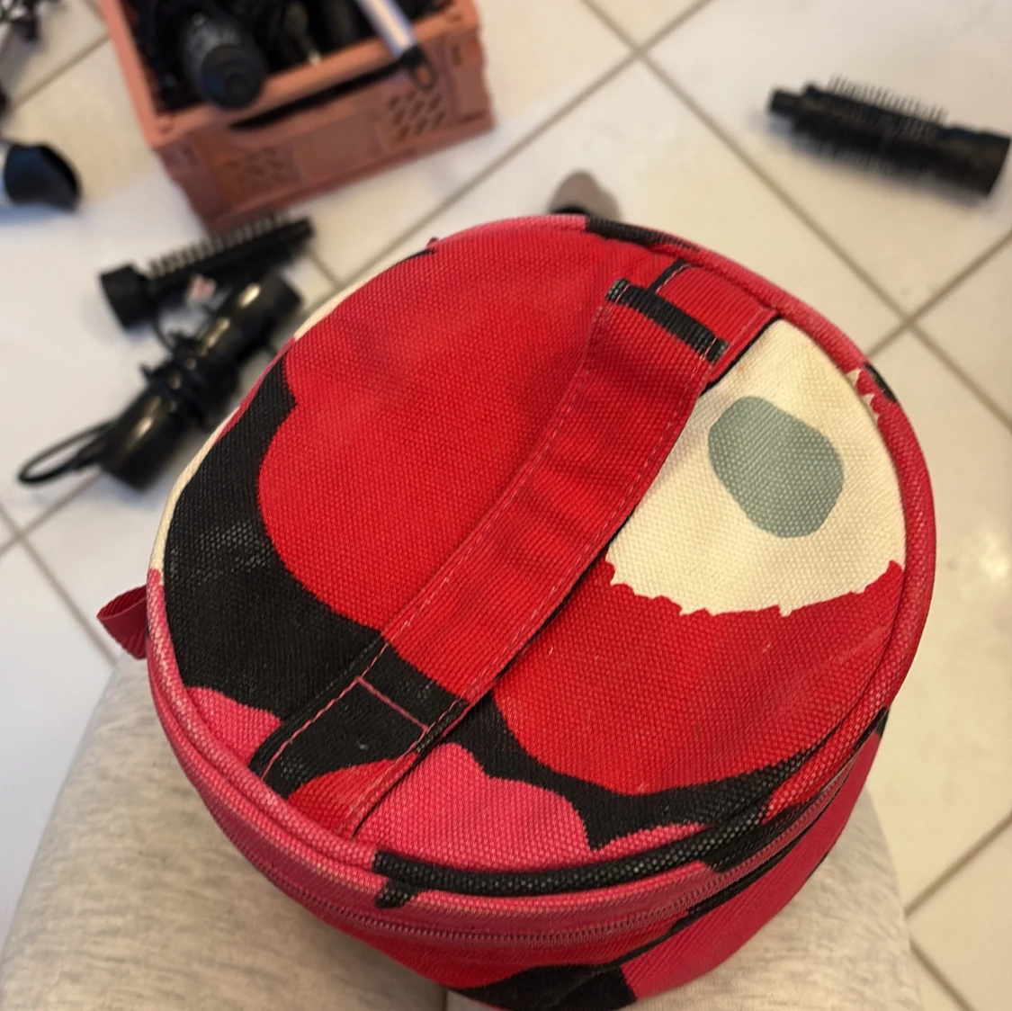 Rosa och svart necessär från Marimekko - 1