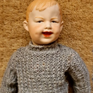 Vivi Rube dockor  - Ömtåliga vivi rube dockor. Mormors gamla. Haft i minst 40 år. Huvudet lite löst på pojken med grå tröja. Sitter fast ändå. Ett hål i tröjan. 160kr. Pojken med mörka byxor 200kr. Ej frakt. Möts i gbg. 