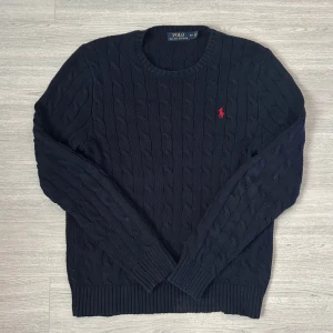 Ralph Lauren tröja  - Ralph Lauren tröja | Skick 8/10 | Size - S | Fraktar via postNord eller instabox på köparens bekostnad | Hör av dig vid minsta frågor eller funderingar // LuxeCloset