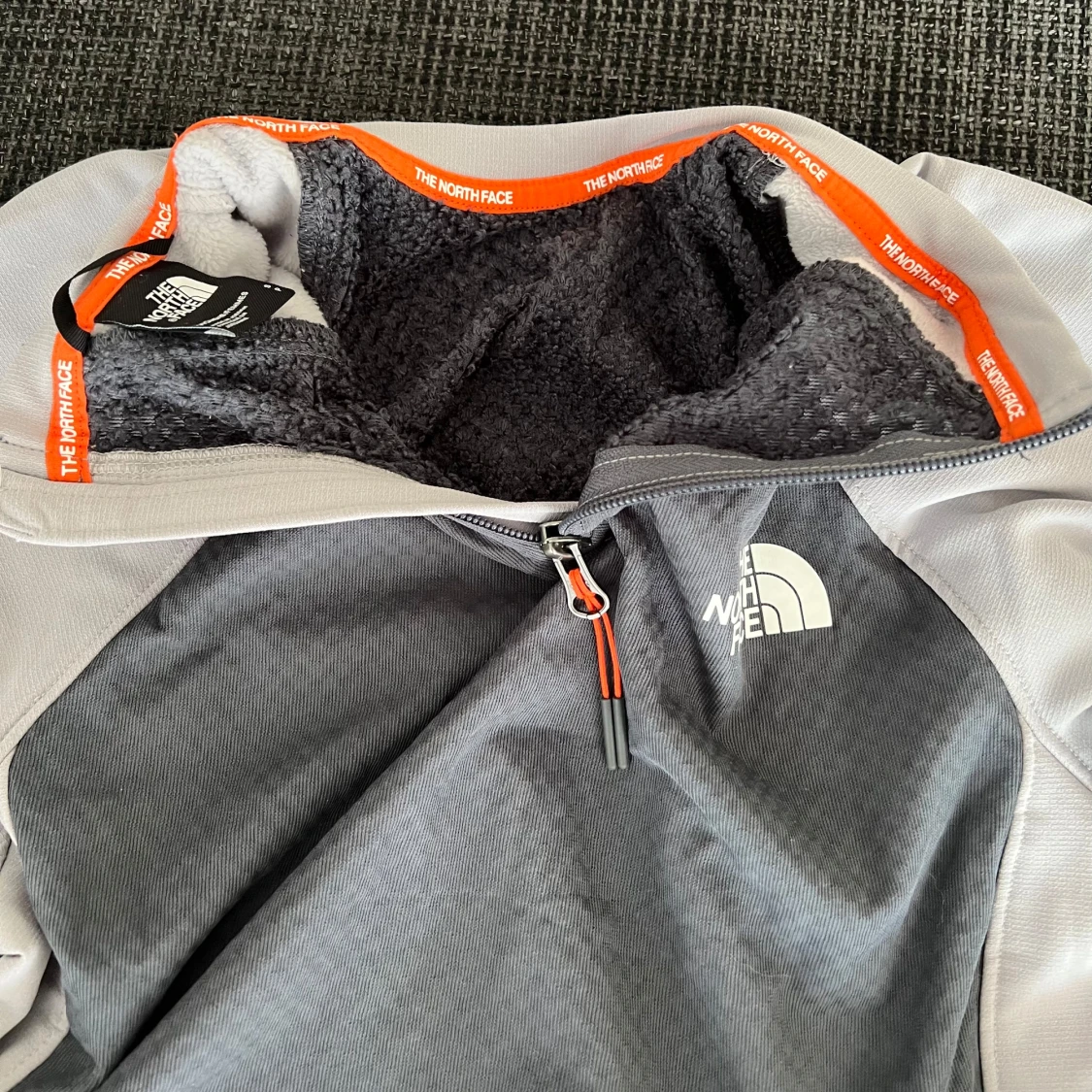 Grå långärmad tröja från The North Face - 1