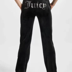 Svarta byxor med Juicy-tryck - Snygga svarta byxor i mjukt material med glittrande 'Juicy'-tryck på baksidan. Perfekta.