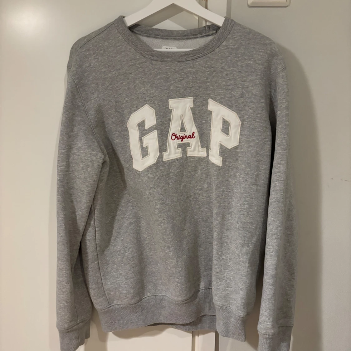 Grå sweatshirt från GAP - 1