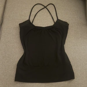 Linne - Söt topp från Vero Moda i storlek L. Köparen står för frakten 