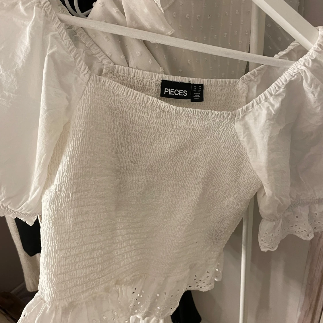 Vit offshoulder topp från Pieces - 1