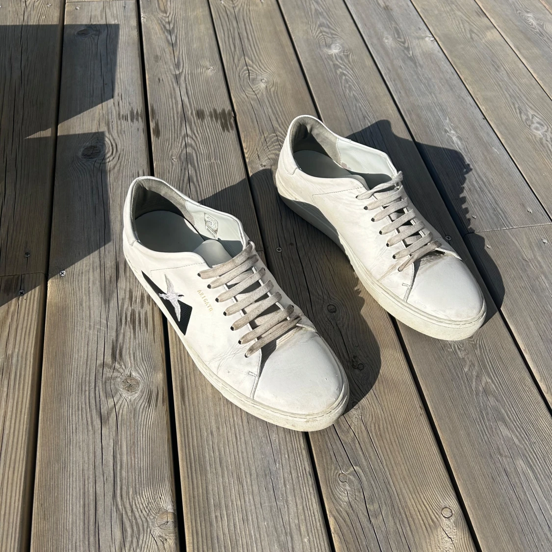 Svarta och vita sneakers från Axel Arigato - 4