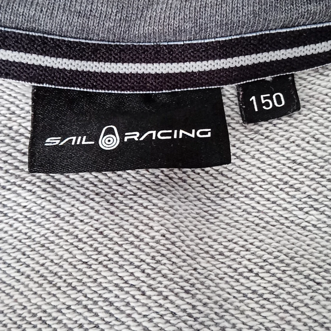 Grå hoodie från Sail Racing - 1