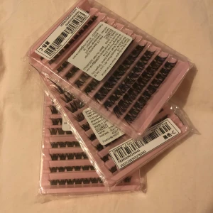 Mixade lösögonfransar i olika längder - Tre paket med mixade lösögonfransar i längder från 7mm till 16mm. Perfekt för att göra egen fransförlägning, helt oanvända 