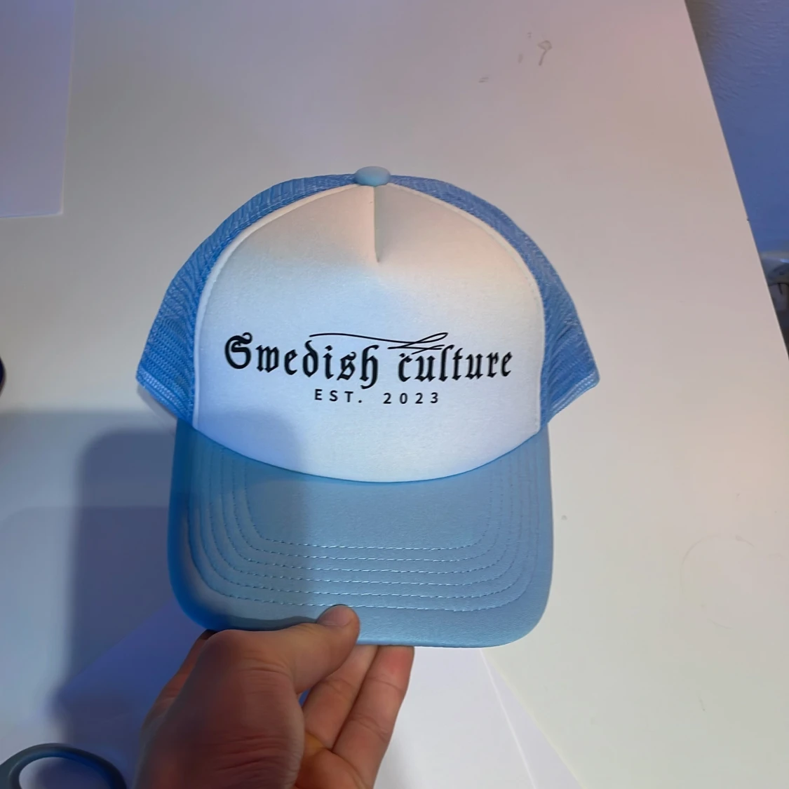 Blå och vit keps ”Swedish culture” - 4