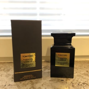 Tom Ford Tobacco Vanille Eau De Parfum 100ml (99%) - Selling my Tom Ford Tobacco Vanille perfume because the smell didn’t match my taste. Only sprayed a couple times and is therefore almost as good as new👍  #fragrance  #perfume  #scent  #luxuryfragrance  #fragrancelovers  #scentoftheday  #perfumeaddict  #fragranceaddict  #perfumecollection  #tomford  #tomfordperfume   #tomfordfragrance  #signaturescent  #unisexfragrance  #luxurylifestyle  #fragrancegoals  #freshscents  #RomanticScent #organicfragrance  #perfumeobsession  #oldmoney  #grisch  #Lover