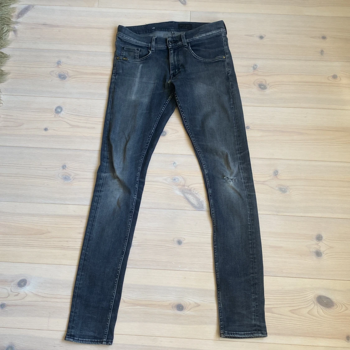 Grå jeans från Tiger of Sweden - 1