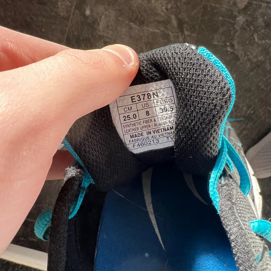 Svarta och turkosa löparskor från Asics - 4