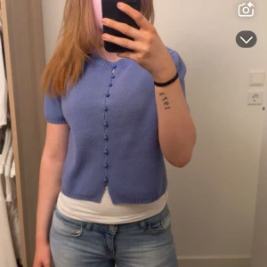 Tröja - Säljer denna stickade tröja från Massimo dutti som är använd få gånger 😊