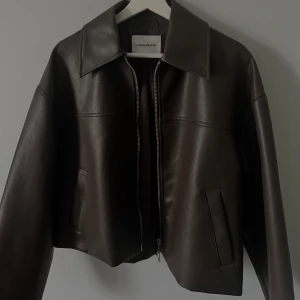 Skinnjacka - Superfin stilren PU vårjacka från Carin Wester!❤️✨ nyköpt och använd en gång