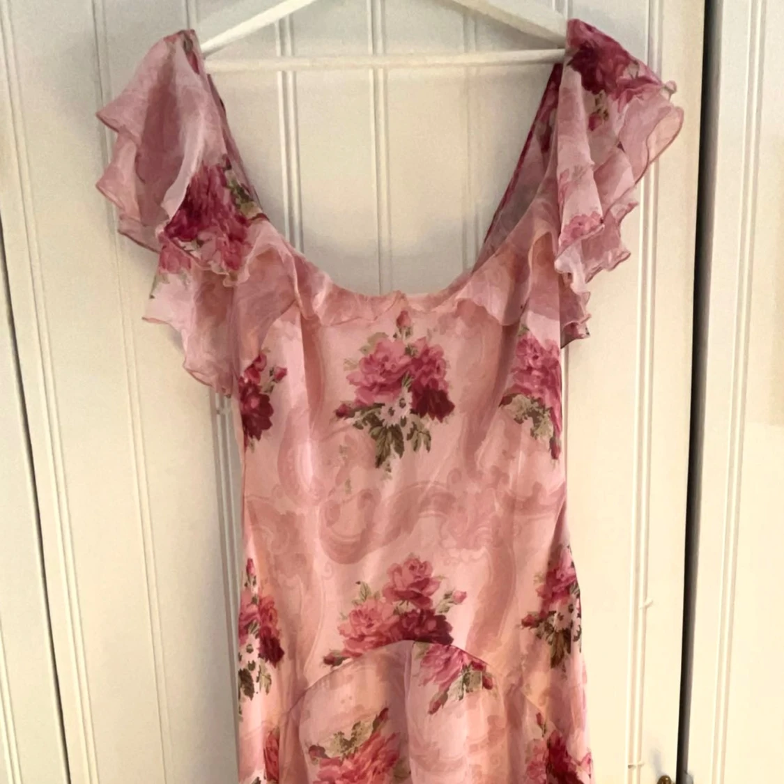 Rosa blommig klänning från ASOS DESIGN