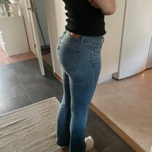 Levi's 715 Bootcut Jeans - Snygga blå Levi's 715 bootcut jeans! Används inte längre men i toppen skick🥰