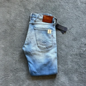 Helt nya replay jeans  - Replay jeans | Skick 10/10 | Size - 31/32 | Fraktar via postNord eller instabox på köparens bekostnad | Hör av dig vid minsta frågor eller funderingar // LuxeCloset
