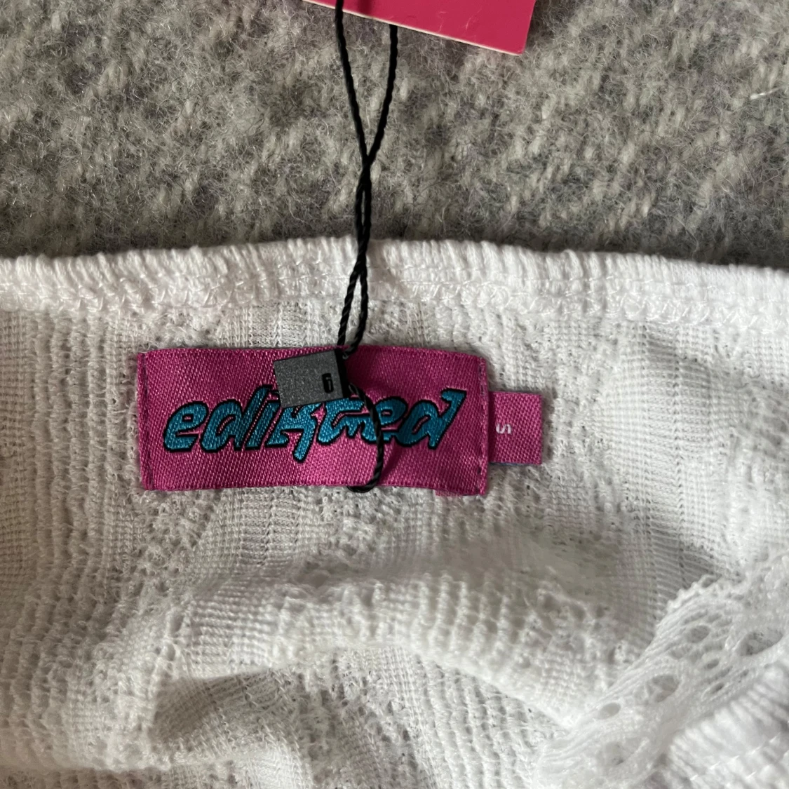 Vit spetsig linnetopp Edikted  - 1