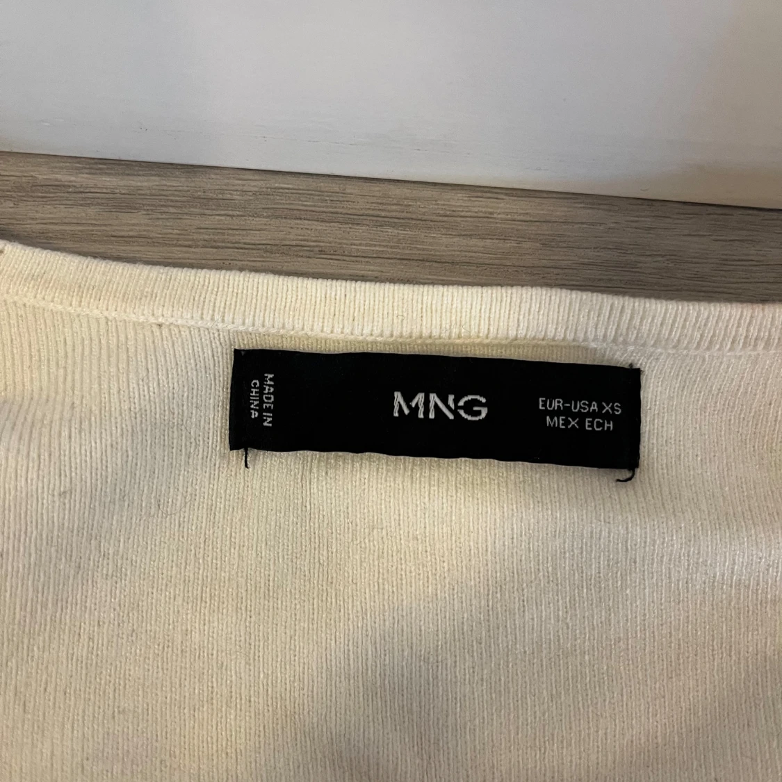 Randig v-ringad tröja från MNG  - 1