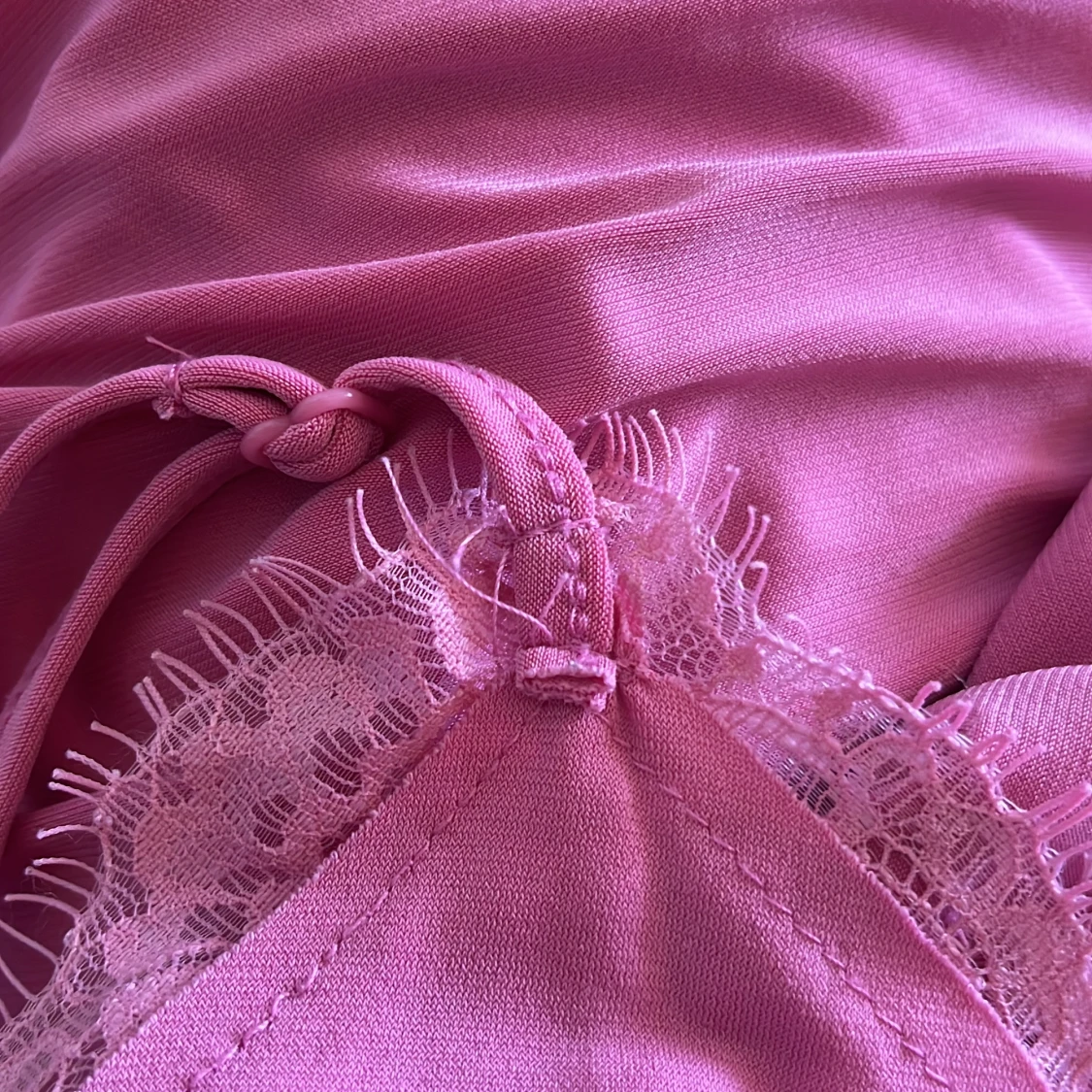 Rosa linnetopp med spets från Amisu - 3