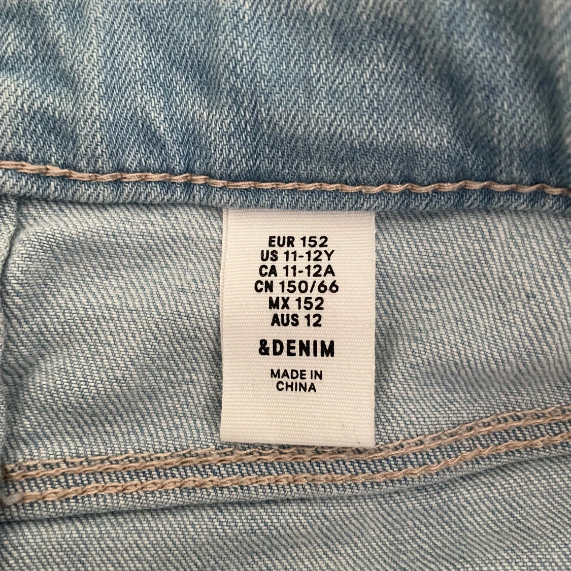 lågmidjade jeansshorts  - 3