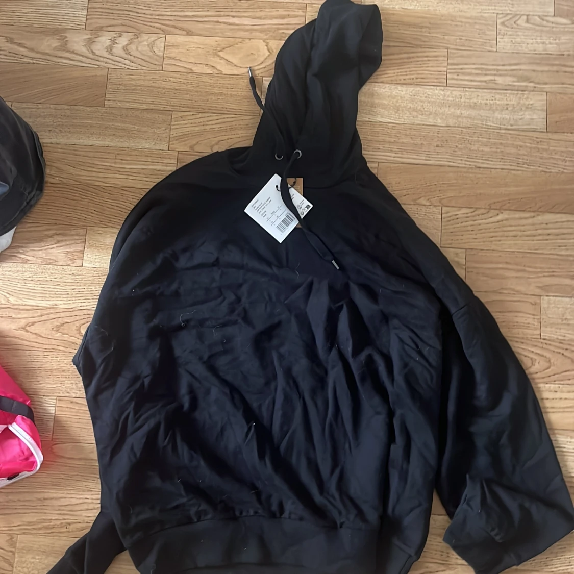 Svart hoodie från Even&Odd, storlek L