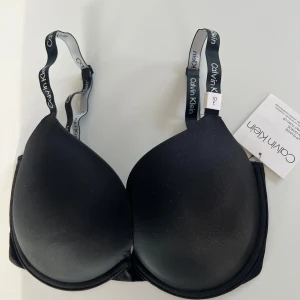 BH från Calvin klein - En helt ny svart bh från Calvin Klein. 10E motsvarar 70E