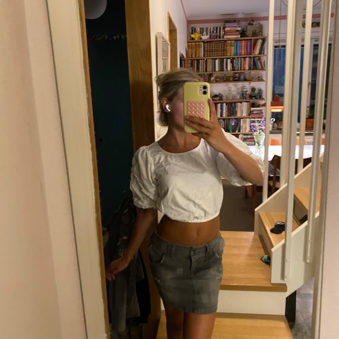 Vit croppad blus med puffärmar - 1