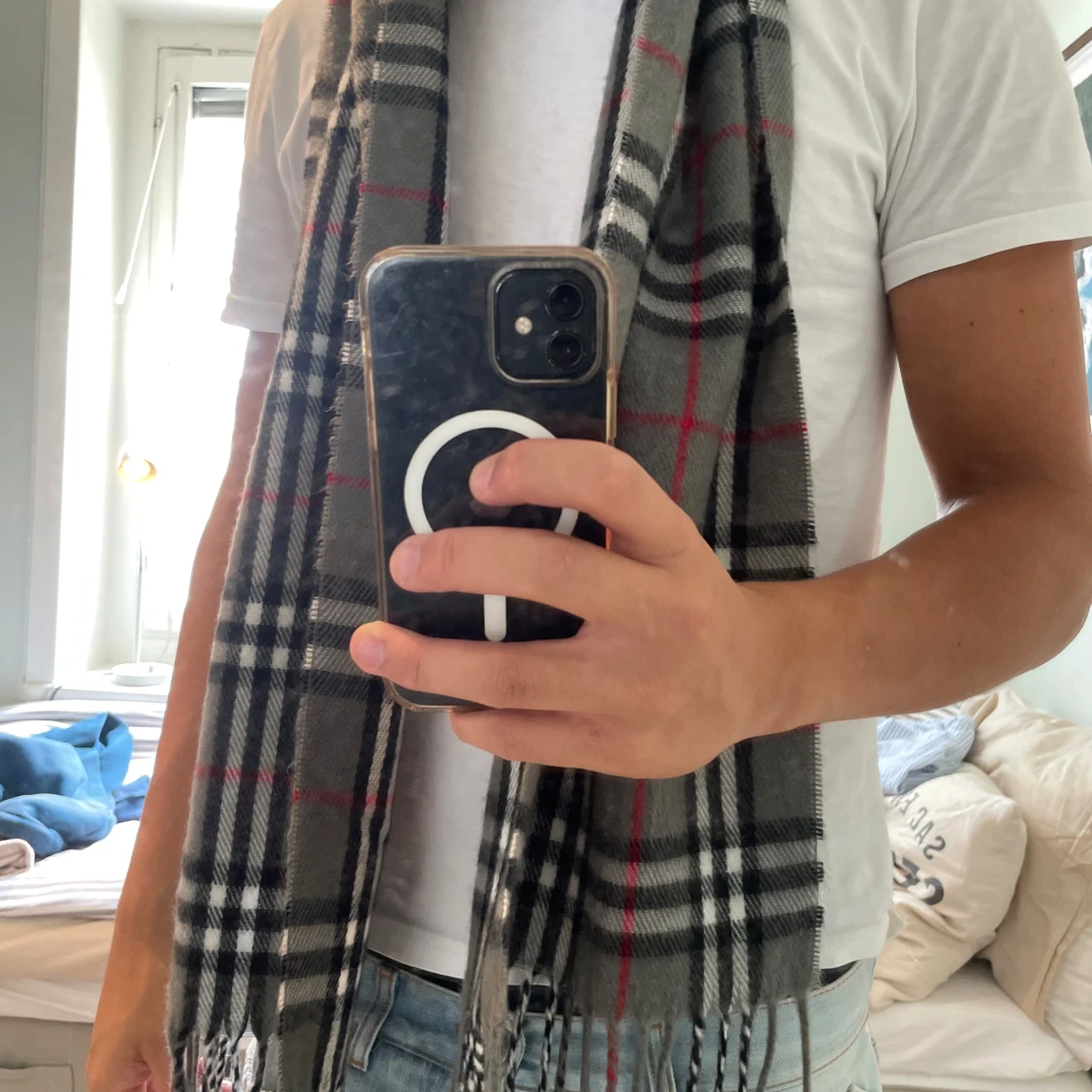 Grå rutig halsduk från Burberrys - 4