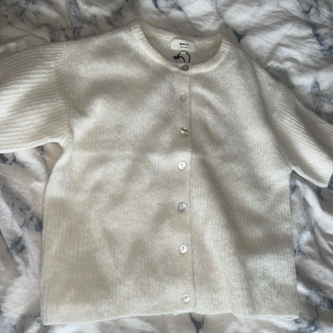 Vit stickad kofta från gina tricot - 1