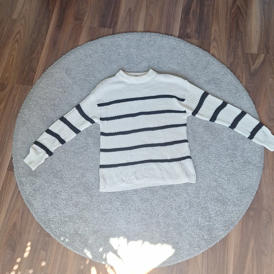 Vit och svart randig stickad tröja lager 157