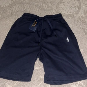 Mörkblå shorts från Polo Ralph Lauren - Helt nya aldrig använda 