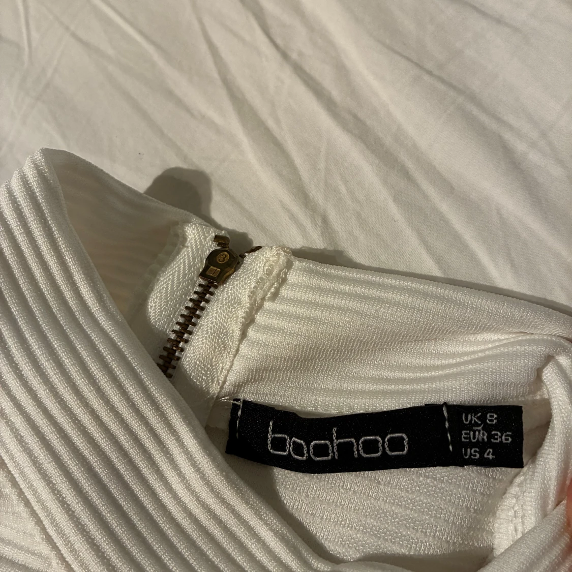 Vit ribbad kortklänning Boohoo - 3