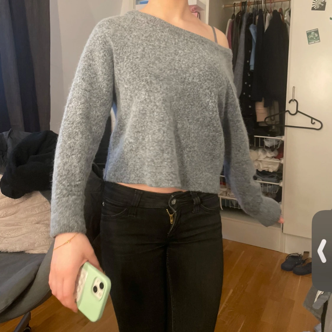 Grå offshoulder stickad tröja - 3