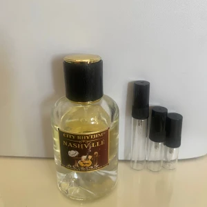 City Rhythm Nashville 5ML - City Rhythm Nashville samples: 2ml 70kr, 3ml 105kr, 5ml 170kr. Checka min profil för flera storlekar och andra parfym samples.