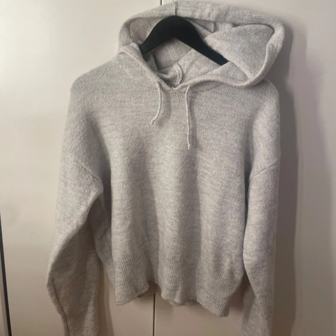 stickad tröja med luva❣️