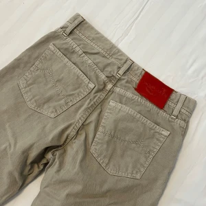 Jacob Cohën jeans - Säljer nu mina Jacob Cohën jeans då jag tröttnat på dem. | Storlek W32. | Riktigt bra skick och kvalitativt material. | Släng iväg en signal vid funderingar så svarar jag snabbt. |