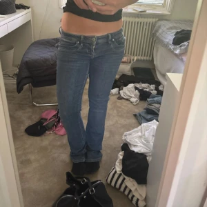Lågmidjade ltb jeans  - Säljer mina ltb jeans då dom är för långa. Storleken är 27/32. Super fint skick💗