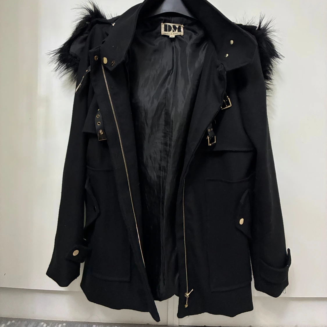 Svart parkajacka med fuskpäls från DM - 2
