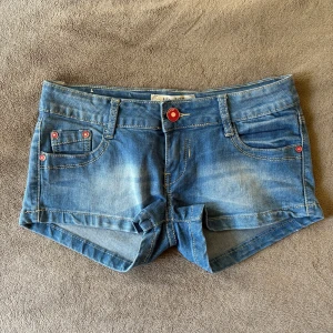 Blå jeansshorts - Snygga jeans shorts från Miss VIP💙Midjemått: 36 cm