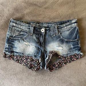 River Island jeansshorts - Sååå snygga shorts från rivers island💙 Midjemått: 38 cm