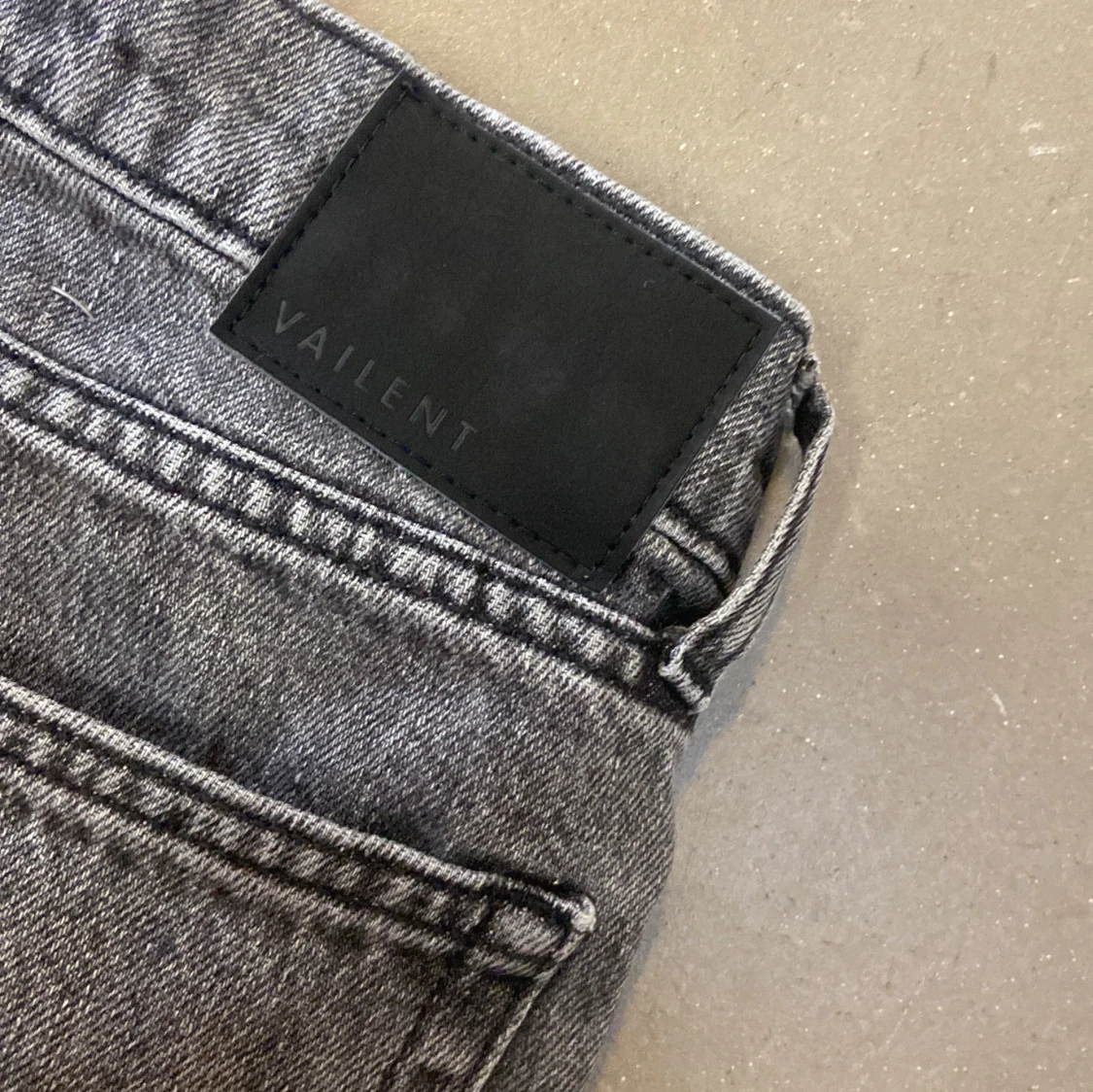 Mörka jeans från Vailent - 3