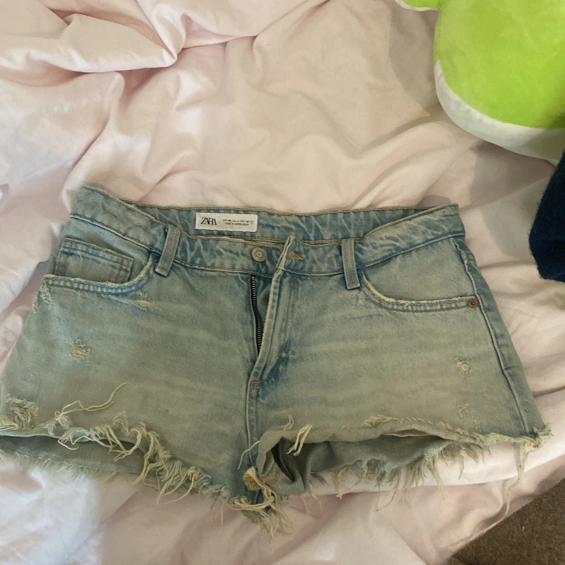 Ljusblå jeansshorts från Zara