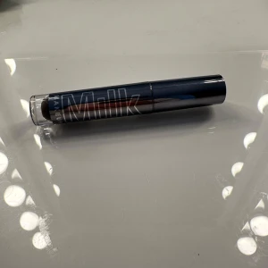 Milk Makeup KUSH High Roll Brow Gel - Endast testad. Köpt för 320kr pris kan diskuteras. 