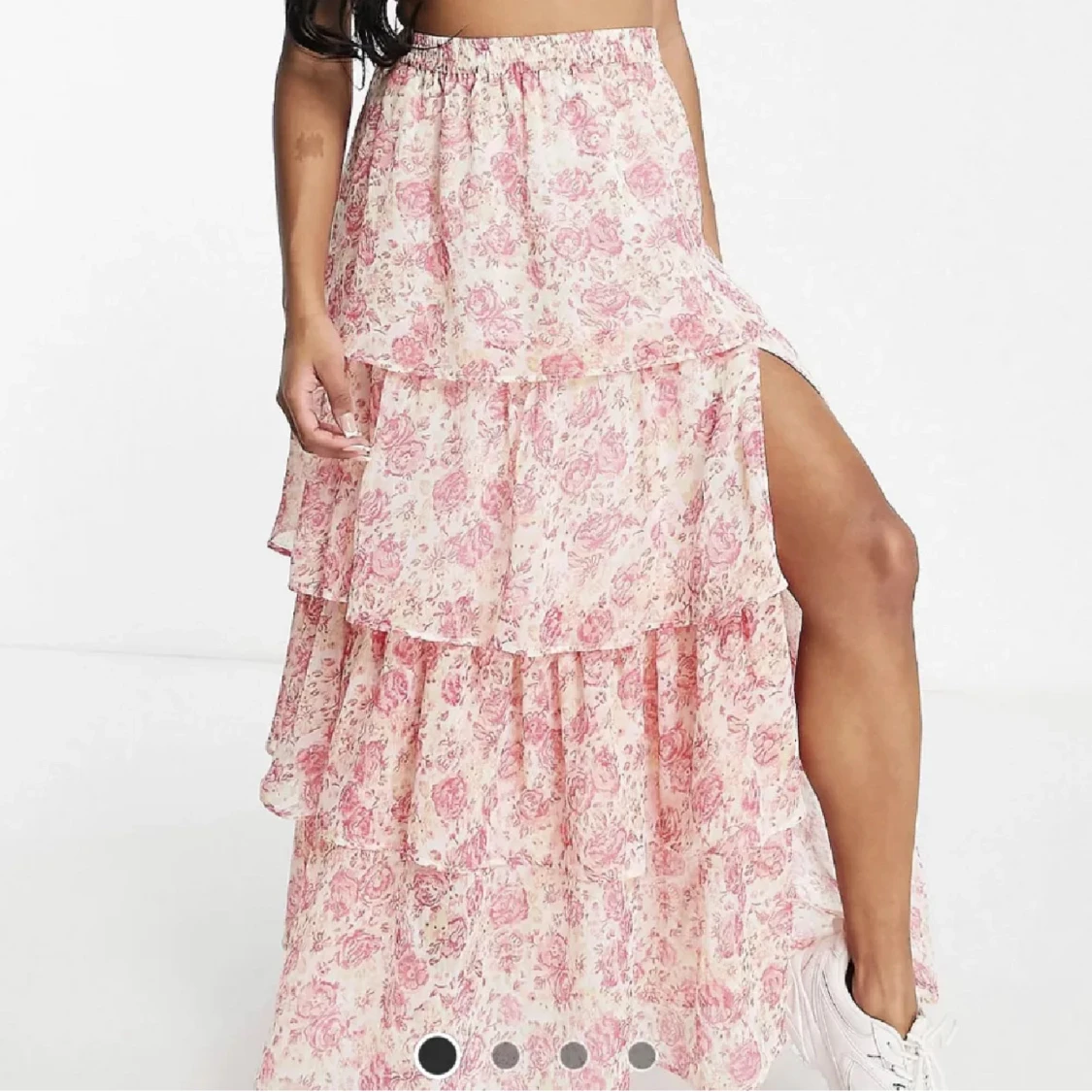 Rosa blommig volangkjol med slits - 1