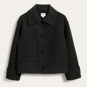 Svart kappa från Kappahl - Stilren svart kappa från Kappahl. Fint skick, inga defekter