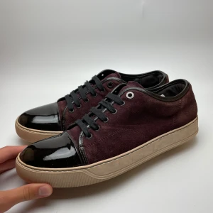 Lanvin skor - Lanvin skor i mycket bra skick! Begränsat antal boxar och dustbags. Rekommenderar att gå ner en storlek. Hör av dig vid frågor!